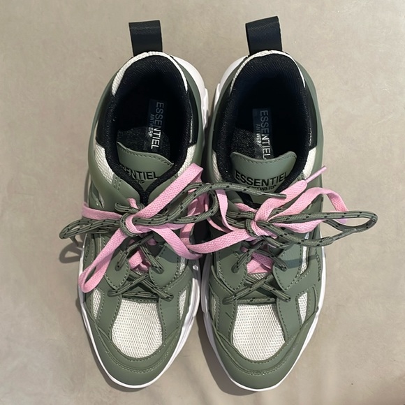 Rare Essentiels Antwerp sneakers size 39 euro size 8 US. Excellent condition. - Picture 1 of 6